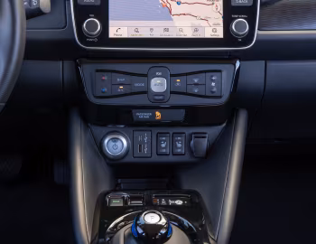 Интерьер 2023–25 Nissan Leaf SV Plus [North America] '2022–25