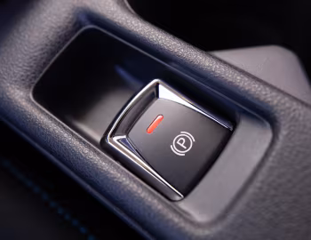 Интерьер 2023–25 Nissan Leaf SV Plus [North America] '2022–25