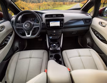 Передня панель 2018–22 Nissan Leaf SL [North America] '2018–22