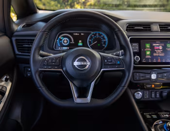 Интерьер 2023–25 Nissan Leaf SV Plus [North America] '2022–25