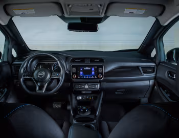 Інтер'єр 2020–22 Nissan Leaf SV Plus [North America] '2019–22