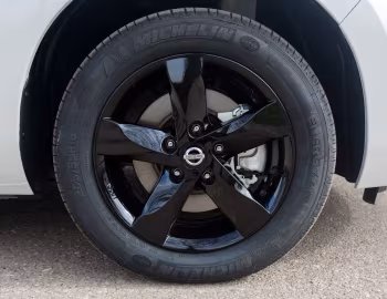 Nissan Leaf "Black Edition" '2016–17