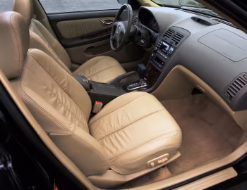 Інтер'єр 2000–01 Nissan Maxima [North America] (A33) '1999–2001