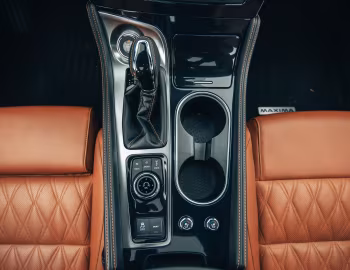 Интерьер 2019–23 Nissan Maxima Platinum [North America] '2018–23