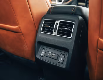 Интерьер 2019–23 Nissan Maxima Platinum [North America] '2018–23