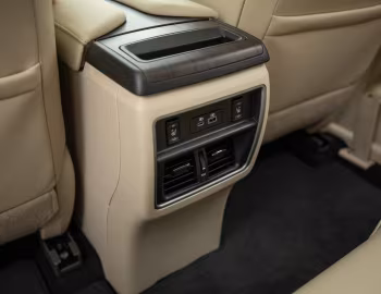 Интерьер 2019–22 Nissan Murano [North America] '2018–22