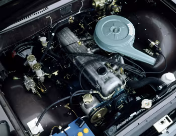 Under the hood Nissan Cedric Hardtop 2600GX [Japan] (KHF230) '08.1972–06.1975