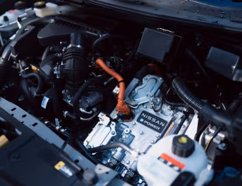Sous la capuche Nissan Note Autech Crossover [Japan] (E13) '05.2024–pr.