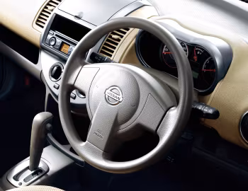 Передня панель Nissan Note [Japan] (E11) '01.2005–01.2008