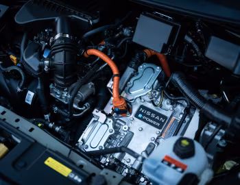 Під капотом Nissan Note e-POWER 4WD [Japan] (E13) '12.2020–12.2023