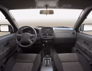 Interior Nissan NP300 Double Cab (D22) '2008–22