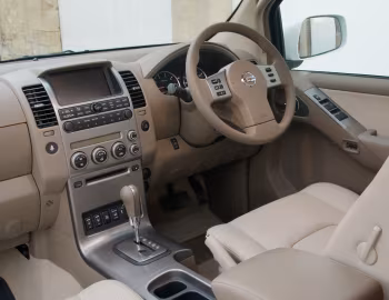 Передня панель Nissan Pathfinder [UK-spec] (R51) '2004–10