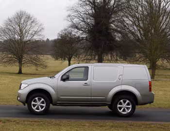 Nissan Pathfinder Van [UK-spec] (R51) '2004–10