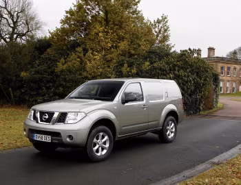 Nissan Pathfinder Van [UK-spec] (R51) '2004–10