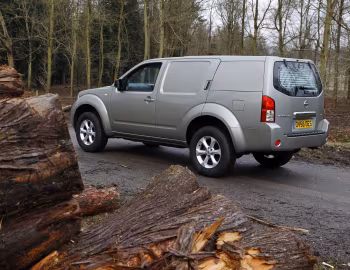 Nissan Pathfinder Van [UK-spec] (R51) '2004–10