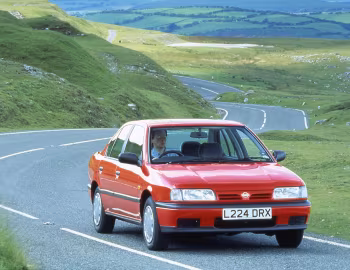 Nissan Primera Sedan [UK-spec] (P10) '1990–95