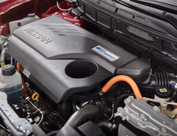 Under The Hood 2017–20 Nissan Rogue Hybrid [North America] (T32) '2016–20