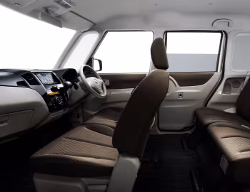 Интерьер Nissan Roox (ML21S) '12.2009–03.2013