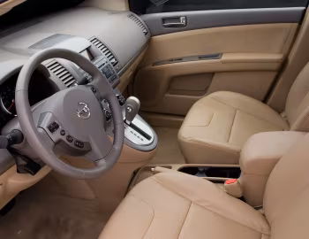 Интерьер 2007–09 Nissan Sentra [North America] (B16) '2006–09