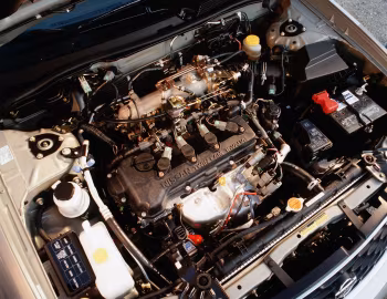 Under the hood 2000–04 Nissan Sentra (B15) '11.1999–2004