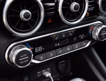 Interior 2024–pr. Nissan Sentra SR [North America] '2023–pr.