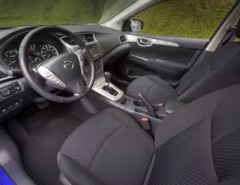 Интерьер 2013–15 Nissan Sentra SR (B17) '2012–15
