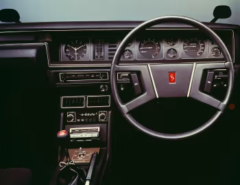 Передня панель Nissan Skyline 2000GT-E S Hardtop (KHGC210) '08.1977–07.1979