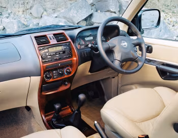 Interior Nissan Terrano II 5-door [UK-spec] (R20) '2002–04