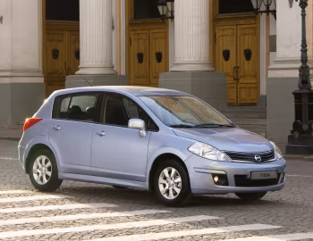 Nissan Tiida Hatchback (C11) '2010–13