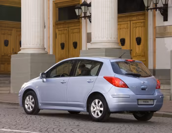 Nissan Tiida Hatchback (C11) '2010–13