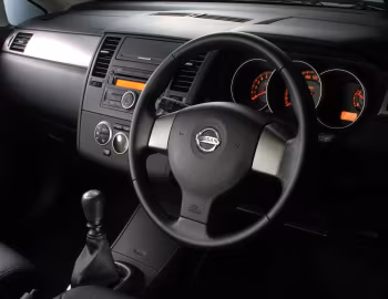 Передня панель Nissan Tiida Hatchback [South Africa] (C11) '2004–08
