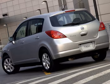 Nissan Tiida Hatchback [South Africa] (C11) '2004–08