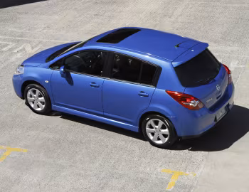 Nissan Tiida Hatchback [Australia] (C11) '2010–12