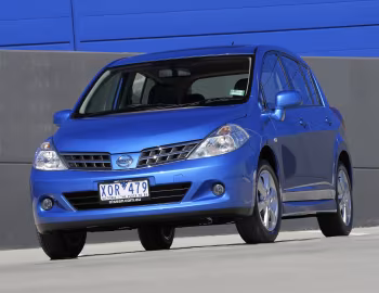 Nissan Tiida Hatchback [Australia] (C11) '2010–12