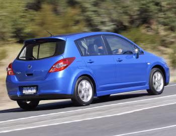 Nissan Tiida Hatchback [Australia] (C11) '2010–12