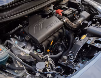 Под капотом Nissan Versa [Latam] '2023–н.в.