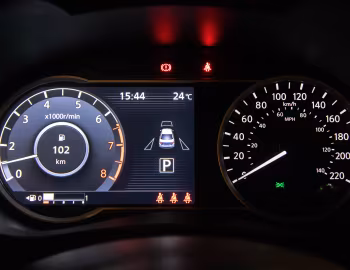 仪表台 Nissan Versa [Latam] '2023–至今