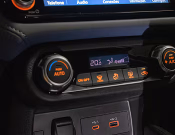 Интерьер Nissan Versa [Latam] '2023–н.в.