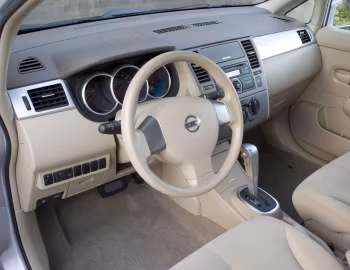 中控台 2007–09 Nissan Versa Hatchback [North America] (C11) '2006–09