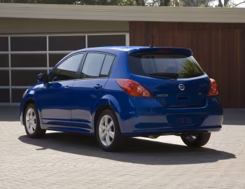 2010–12 Nissan Versa Hatchback (C11) '2009–12