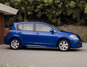 2010–12 Nissan Versa Hatchback (C11) '2009–12