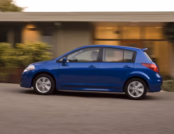 2010–12 Nissan Versa Hatchback (C11) '2009–12