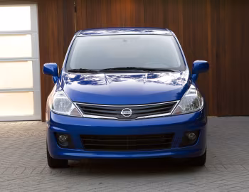 2010–12 Nissan Versa Hatchback (C11) '2009–12