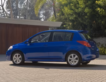 2010–12 Nissan Versa Hatchback (C11) '2009–12