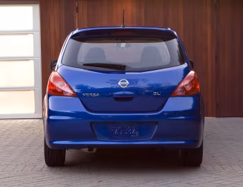 2010–12 Nissan Versa Hatchback (C11) '2009–12