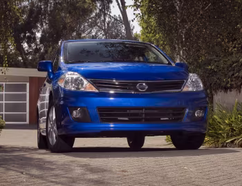 2010–12 Nissan Versa Hatchback (C11) '2009–12