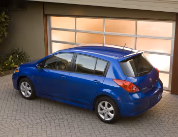 2010–12 Nissan Versa Hatchback (C11) '2009–12