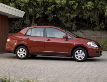 2010–11 Nissan Versa Sedan (C11) '2009–11
