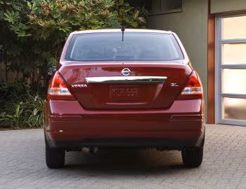 2010–11 Nissan Versa Sedan (C11) '2009–11