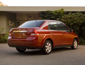 2010–11 Nissan Versa Sedan (C11) '2009–11